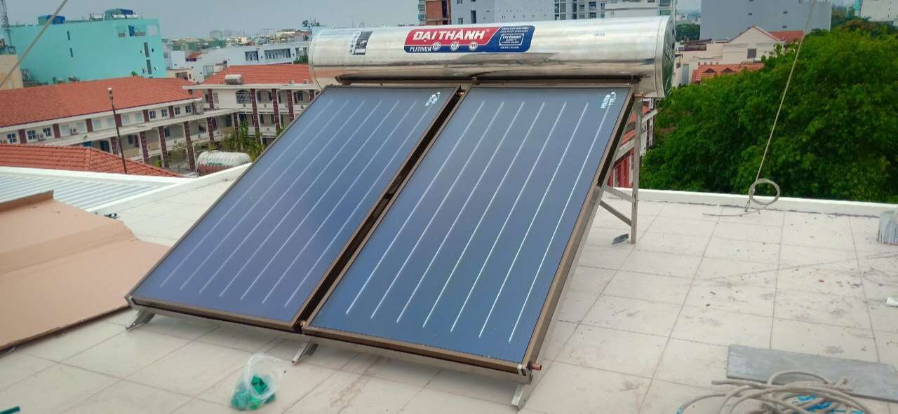 Cấu tạo và các tính năng của sản phẩm máy nước nóng năng lượng mặt trời Đại Thành 300L Platinum tấm phẳng
