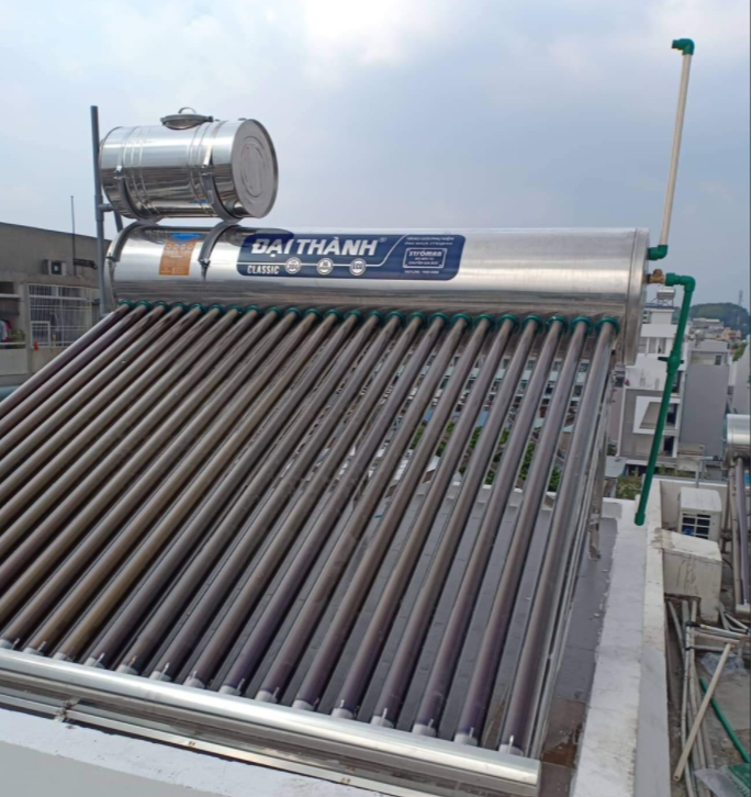 Máy nước nóng năng lượng mặt trời giúp tiết kiệm điện năng cho gia đình